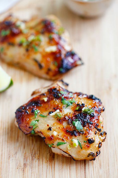 Close up of chili lime grilled chicken breasts marinade ready to serve. Protein Marinades, Chicken Receipe, Wednesday Dinner, Best Grilled Chicken Recipe, Cholesterol Meals, Chicken Lickin, Chili Lime Chicken, Grill Chicken, Paleo Protein