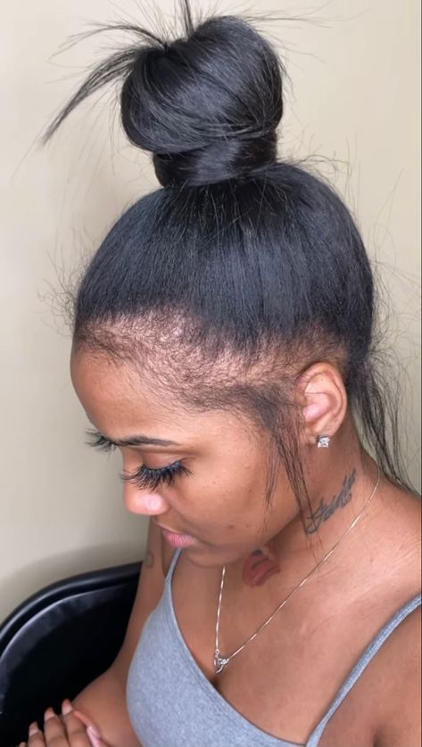 Messy Bun On 4c Hair, Messy Ponytail Black Women, Messy Bun 4c Hair, Natural Messy Bun Black Women, Messy Bun Hairstyles For Black Women, Messy Bun Natural Hair, Messy Bun Black Women, Messy Bun Straight Hair, Quick Styles