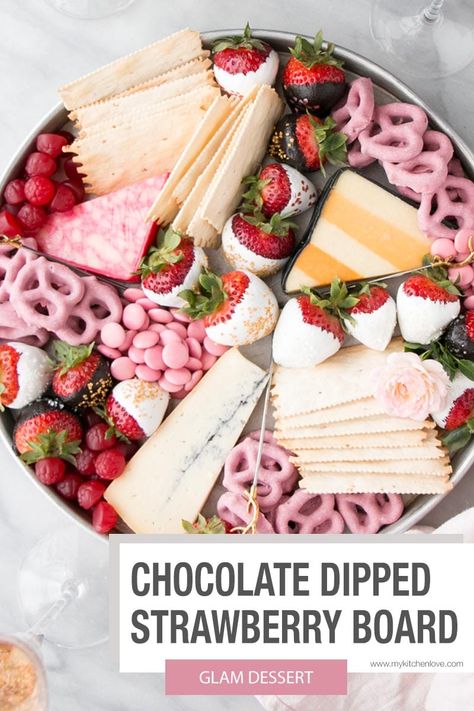 Easy chocolate covered strawberries recipe with all fixing on a dessert charcuterie board! Glam up any night with this special and pretty strawberry dessert. Easy Chocolate Covered Strawberries, Chocolate Covered Strawberries Recipe, Making Chocolate Covered Strawberries, Dessert Charcuterie Board, Easy Strawberry Desserts, Dessert Charcuterie, Chocolate Covered Strawberry Recipe, Strawberry Dessert, Thanksgiving Food Desserts