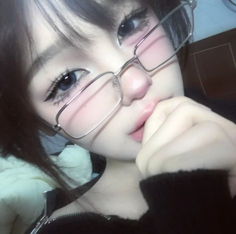 Anime Eye Makeup, Doll Eye Makeup, Cute Makeup Looks, Soft Makeup, Foto Ideas Instagram, Asian Makeup, Cute Selfie Ideas, Pretty Selfies, Selfie Poses