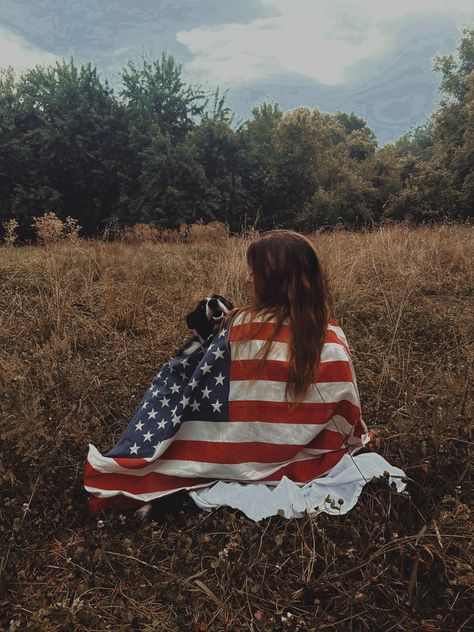 Forth Of July Poses, Flag Photoshoot Ideas, American Flag Photoshoot, Americana Photoshoot, Patriotic Photoshoot, Fourth Of July Photoshoot, American Photoshoot, Fourth Of July Photos, Flag Photoshoot