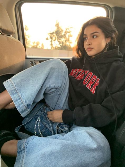 Jersey Over Hoodie Outfit, Hoodie And Jeans Outfit, Normcore Outfits, Outfit Hoodie, Inspo Outfit, Trendy Outfit, Hoodie Outfit, Aesthetic Outfit, Jeans Outfit