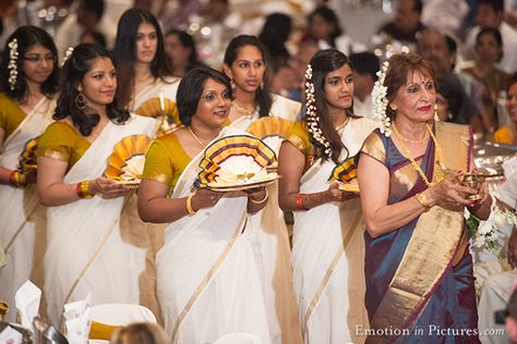 Malayalee Wedding Ceremony at Thean Hou Temple: http://www.emotioninpictures.com/malayalee-wedding-ceremony-at-thean-hou-temple-manika-divya/ Temple Wedding Indian Decor, Kerala Temple Wedding, South Indian Temple Wedding, Malayalee Wedding, Kerala Hindu Temple Wedding, Hindu Temple Wedding Photography, Thean Hou Temple, Hindu Weddings, Hindu Wedding