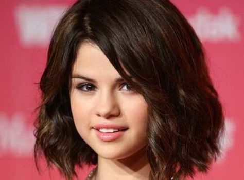 Short Selena Gomez Bob, What Haircut Should I Get, Selena Gomez Hair, Faux Bob, Hair Magazine, Short Waves, Cut My Hair, Celebrity Hairstyles, Gorgeous Hair