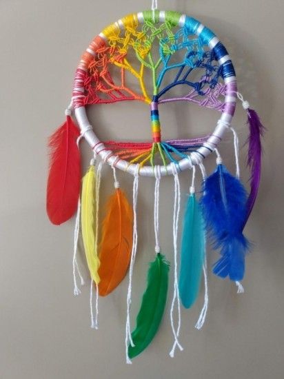 Macrame Wall Ornament Rainbow Dream Catcher Diy, Diy Dream Catcher, Making Dream Catchers, Diy Dream Catcher Tutorial, Dream Catcher Tutorial, Dream Catcher Patterns, Dream Catcher Decor, Crochet Dreamcatcher, Dream Catcher Craft