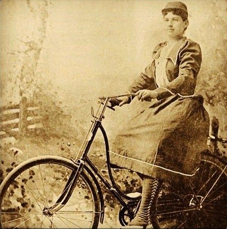 TYWKIWDBI ("Tai-Wiki-Widbee"): Annie Oakley, wheelwoman Annie Londonderry, 1800 Dresses, Bicycle Photo, Wild West Show, Trick Riding, Annie Oakley, Buffalo Bill, White Pictures, Vintage Bicycle