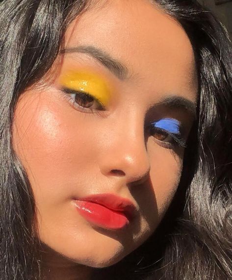 omg who would’ve thought I would use primary colours again?! Never saw this coming x Goddess Makeup, Performance Makeup, Color Vision, Primary Colours, Color Makeup, Cute Makeup Looks, Stage Makeup, Costume Makeup, Flawless Makeup