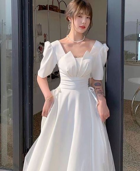 Simple Classy Wedding, Simple Classy Wedding Dress, Wedding Dress Classy, Simple Long Dress, Tea Dresses, Gorgeous Summer Dresses, Summer Elegance, Bride Dress Simple, Black Dresses Classy