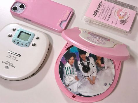 Hello Kitty Cd Player, Pink Cd Player, Tech Aesthetic, Portable Cd Player, Retro Gadgets, Cd Cases, Flip Phones, Cool Tech, Cd Player