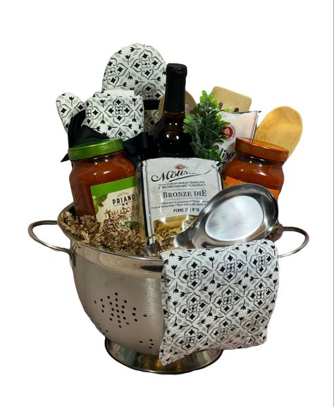 Pasta Themed Gift Basket, Pasta Gift Basket Ideas Diy, Spaghetti Gift Basket Ideas, Pasta Gift Ideas, Pasta Gift Basket, Closing Gift Basket, Auction Gift Basket Ideas, Pasta Gifts, Vegan Christmas Gifts