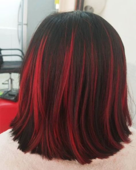 Red Hair Highlights On Brown Hair, Red Streaks In Brown Hair, Red Hair Dye Ideas, Brown Hair Red Highlights, Red Hair Highlights, Red And Brown Hair, Red Hair Streaks, Deep Brunette, Red Highlights In Brown Hair