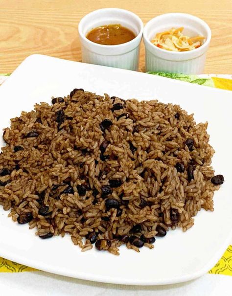 Haitian Black Rice, Black Rice Recipe, Rice And Black Beans, Rice With Beans, Rice And Beans Recipe, Haitian Food, Black Beans And Rice, Africa Food, Fried Turkey