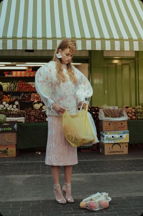 Kitchen Editorial Fashion, Supermarket Pictures, Zara Photoshoot, Summer Fashion Photoshoot, Zara Photography, Shopping Photoshoot, Street Editorial, Street Style Photoshoot, Shop Photoshoot