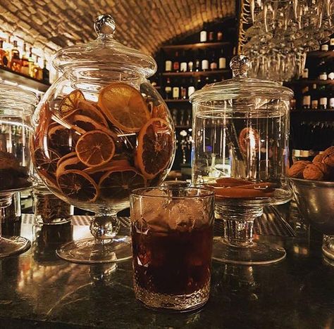 Aperitivo and cocktails in Rome 2018. With the arrival of the new year we have tried and tested five recently opened bars - most of them located in the centre - which we can add to our long-standing list of aperitivo and cocktail bars Aperitivo Bar, Cocktail Decor, Cocktail Decoration, Italian Cocktails, Cocktail Photography, Cocktail Bars, Cocktail Club, Classic Cocktail, Bar Set Up