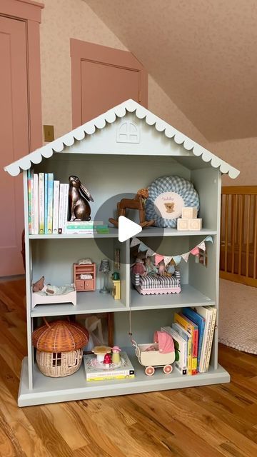 KYLIE KATICH on Instagram: "THE DOLLHOUSE BOOKSHELF 😭🧚‍♀️🎀💕 it’s so great" Bookcase Dollhouse Diy House Ideas, Dollhouse From Bookcase, Diy Dollhouse Bookshelf, Girls Bookshelf Ideas, Dollhouse Bookshelf Diy, Repurpose Bookshelf Ideas, Doll House Bookshelf, Bookshelf House, Bookshelf Dollhouse