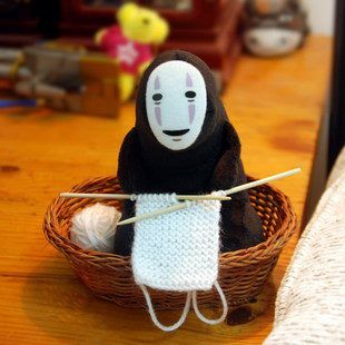 No-Face knitting! No Face Knitting, Ghibli Crafts, Personajes Studio Ghibli, Knitting Group, Studio Ghibli Movies, Ghibli Movies, Ghibli Art, No Face, Diy Stuff