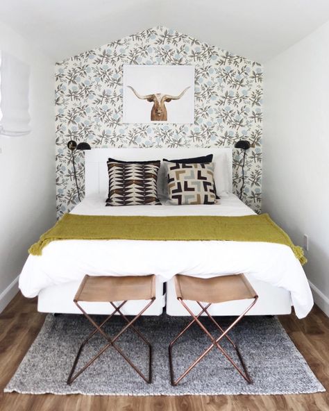 {Damsel in Dior Guest Cottage} Narrow Bedroom, Small Guest Rooms, Tiny Bedroom Design, Made Bed, Small Guest Bedroom, Small Apartment Bedrooms, Guest Bedroom Design, Small Space Bedroom, Bedroom Decorating Ideas