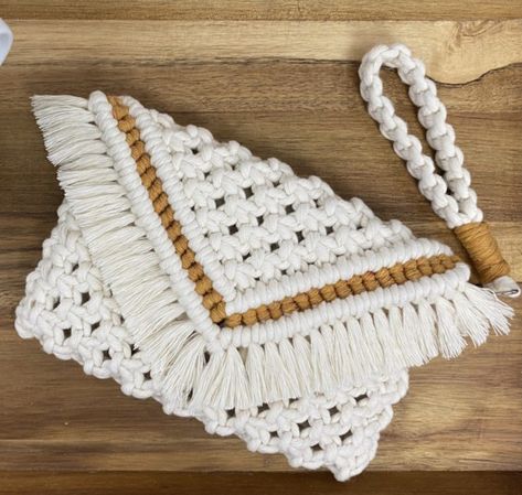 Macrame clutch purse on a wooden tray Beginners Macrame, Sustainable Crafts, Macrame Bottle, Macrame Clutch, Hitch Knot, Basic Knots, Basic Macrame, Tail Keychain, Knot Macrame