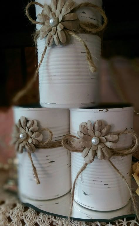 Country Wedding Centerpieces, Tin Can Ideas, Rustic Table Centerpieces, Tin Can Art, Table Centerpiece Decorations, Country Barn Weddings, Rustic Wedding Table, Tin Can Crafts, White Shabby Chic