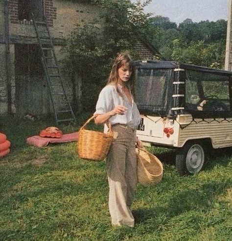 oversize cream pants, or cream skirt Birkin Basket, Birkin Style, Jane Birkin Style, Francoise Hardy, Parisian Vibes, Serge Gainsbourg, Cream Skirt, Wild Heart, I'm With The Band