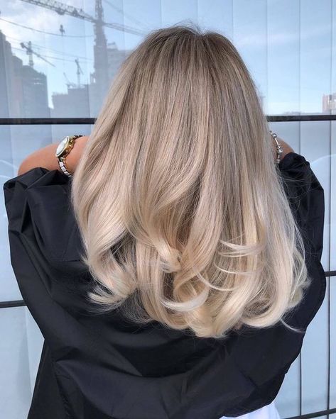 Bleach Blonde Hair, Honey Blonde Hair, Blonde Hair Inspiration, Blonde Hair Shades, Honey Hair, Balayage Hair Blonde, Blonde Hair Looks, Blonde Hair With Highlights, Hair Shades