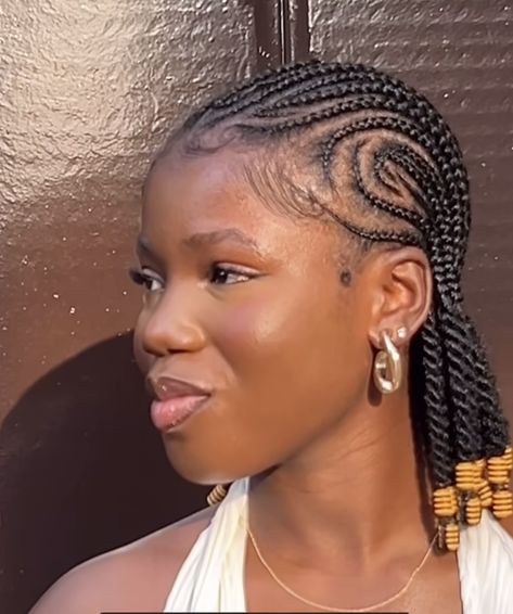 Shuku Hairstyle Natural Hair, Creative Cornrows Black Women, Pattern Cornrows, Conrows Lines For Black Women Thick, Corn Rolls With Heart, Annie Wallpaper, Conrows Lines Natural Hair Short, Early 2000s Cornrows, Cornrow Patterns