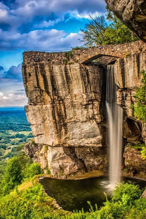 Rock City Gardens + 15 Most Popular Day Trips from Atlanta Georgia. // localadventurer.com Rock City Gardens, Atlanta Bucket List, National Parks In The Us, Best Weekend Trips, Usa Travel Bucket List, Chattahoochee National Forest, Things To Do In Atlanta, City Gardens, Georgia Vacation