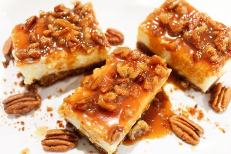 Praline Cheesecake Bars, Pecan Praline Cheesecake, Pecan Praline Sauce, Praline Cheesecake, Praline Sauce, Pecan Praline, Homemade Caramel Sauce, Pecan Pralines, Homemade Caramel