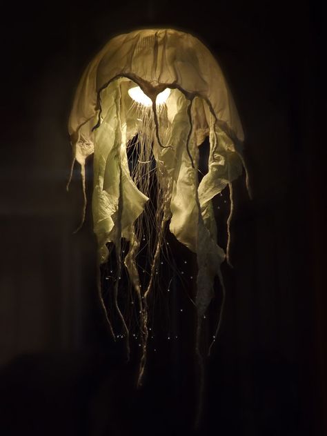 Please Vote in the Contest and Learn how to make your own jellyfish inspired lamp! Via @DIY Marta Jellyfish Chandelier, Pendent Lamp, Diy Jellyfish, Big Tent, Diy Luminaire, Jellyfish Pendant, Jellyfish Light, Jellyfish Lamp, Jellyfish Print