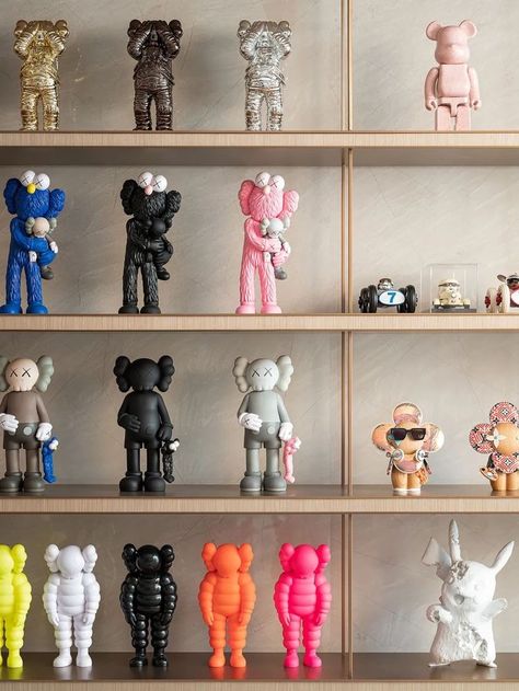 Room Ideas Kaws, Kaws Figurine, Teen Room Ideas, Kaws Iphone Wallpaper, Hypebeast Room, Kaws Wallpaper, Doll Museum, Vinyl Art Toys, House Essentials