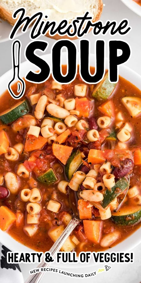 Easy and hearty, this old-fashioned minestrone soup is a homemade classic loaded with veggies and noodles that you will love. Homemade Minestrone Soup, Minestrone Soup Recipe Olive Garden, Keto Soup Recipes Low Carb, Hearty Minestrone Soup Recipe, Soup Recipes Low Carb, Pie Fries, Pumpkin Baking Recipes, Veggies And Noodles, Winter Soups And Stews