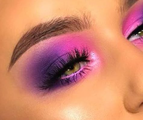 Pink And Purple Festival Makeup, Hot Pink And Purple Eyeshadow Looks, Fuschia Eyeshadow Looks, Purple And Pink Eye Makeup, Pink And Purple Eyeshadow Looks, Pink And Purple Makeup Looks, Halle Makeup, Purple And Pink Makeup, Pink And Purple Eye Makeup