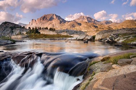 Fremont Peak - Wyoming's 3rd highest peak and one of the Wind River's most defining mountains. Pinedale Wyoming, Wyoming Hiking, Wyoming Mountains, Land Between The Lakes, Visit Yellowstone, Wind River, Best Campgrounds, Smoky Mountain National Park, Rocky Mountain National