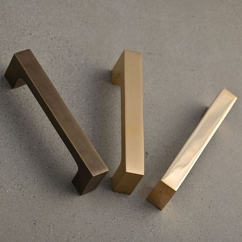 Brushed Brass Kitchen Hardware Modern, Modern Farmhouse Kitchens Brass Hardware, Shaker Cabinet Pulls Brass, Brushed Brass Pulls Kitchen, Matte Brass Kitchen Hardware, Polished Bronze Kitchen Hardware, Taupe Kitchen Cabinets Gold Hardware, Gold Or Brass Kitchen Hardware, Cabinet Handle Hardware