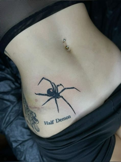 Spider Tattoo Lower Stomach, Spider On Waist Tattoo, Brown Recluse Spider Tattoo, Small Tattoos Emo, Spider Tattoo For Women Hip, Stomach Spider Tattoo, Hip Spider Tattoo, Spider Tattoo Stomach, Tattoo Ideas Female Under Breast