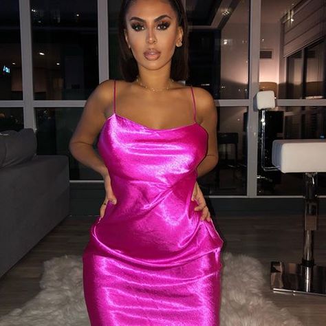 6ix @fashionnova Mode Dress, Wedding Guest Makeup, Blue Makeup Looks, Makeup Looks For Green Eyes, New Years Eve Makeup, High Heels Outfit, Fuschia Dress, Pretty Makeup Looks, Stunning Makeup