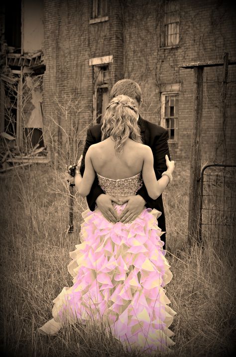 Couple photo Country Prom, Homecoming Poses, Prom Pictures Couples, Prom Picture Poses, Prom Picture, Homecoming Pictures, Prom Photoshoot, Prom 2014, Prom Couples