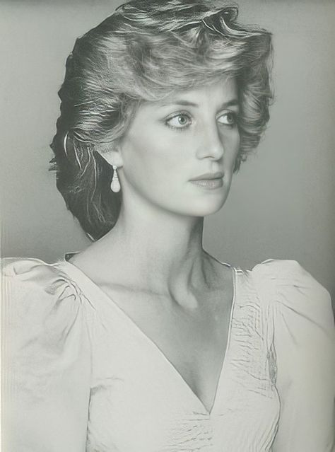 Princess Diana, Short Hair, A Woman, Black And White, Hair, White, Black