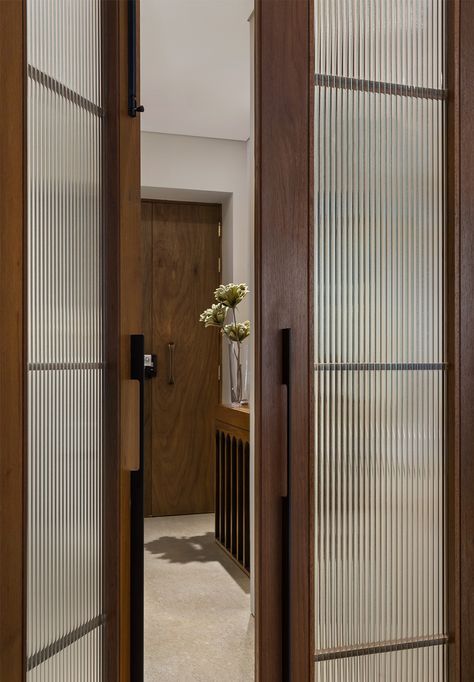 WORLI RESIDENCE II • We Design Studio • Architects & Interior Designers in Mumbai, India Entry Vestibule, Wooden Glass Door, Glass Door Design, Sliding Door Design, Glass Doors Interior, Door Design Interior, Main Door Design, Home Design Living Room, Flute Glass