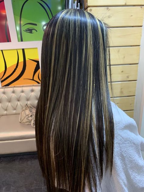 Hair Ideas To Dye, Highlights Black Hair Blonde, Natural Blonde Highlights On Dark Hair, Blonde Highlights On Black Hair Straight, Blond With Black Highlights, Jet Black Hair With Highlights Blondes, Jet Black Hair With Blonde Highlights, Cap Highlights At Home, Black Hair With Yellow Highlights