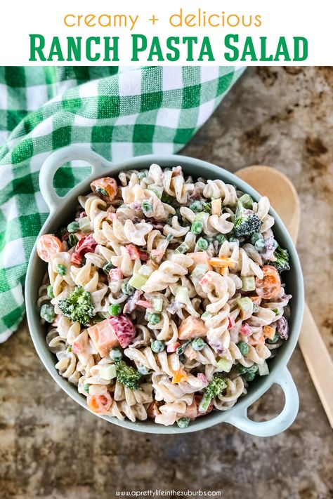 This Creamy Ranch Pasta Salad is quick, easy and so delicious!  It’s loaded with noodles, chunks of cheddar cheese, bacon, fresh peas, celery, onions, peppers, tomatoes and broccoli, all mixed with a creamy ranch dressing. Ranch Pasta Sauce, Creamy Ranch Pasta, Easy Bacon Recipes, Bacon Ranch Pasta Salad, Veggie Pasta Salad, Creamy Pasta Salads, Fresh Peas, Cold Pasta Salad Recipes, Creamy Ranch Dressing