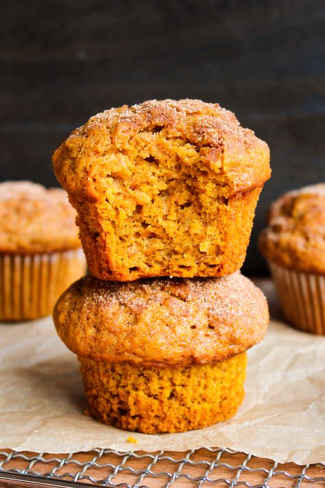 Pumpkin Banana Muffins - Taffey Bakery Banana Pumpkin Muffins, Easy Pumpkin Spice Muffins, Apple Muffins Healthy, Pumpkin Banana Muffins, Breakfast Cakes, Bread Recipes Easy, Bakery Style Muffins, Spice Muffins, Pumpkin Spice Muffins