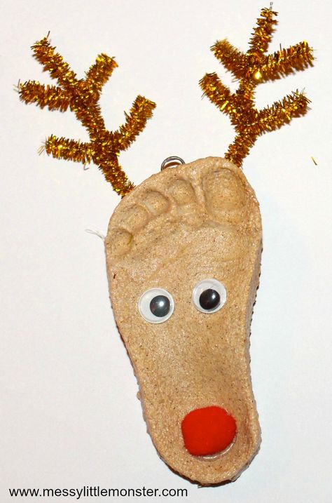 Reindeer Footprint Craft - Salt Dough Ornaments Salt Dough Ornaments Baby, Salt Dough Reindeer, Salt Dough Footprint, Footprint Ornament, Reindeer Footprint, Salt Dough Decorations, Diy Reindeer, Baby Christmas Crafts, Baby Art Crafts