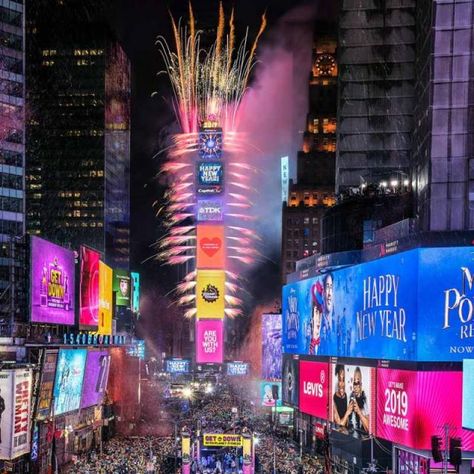 Watching the Ball Drop on Times Square Edition Hotel, Nyc Winter, Luxury Collection Hotels, New York Winter, Nyc Hotels, New York Hotels, Midtown Manhattan, Ball Drop, Happy Year