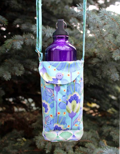 Tote Your Beverage and Necessities in Style - Quilting Digest Sleeping Bag Pattern, Pocket Sewing, Water Bottle Sling, Quick Sew, Bottle Sling, Antique Booth, Water Bottle Carrier, Sale Ideas, Sewing Things