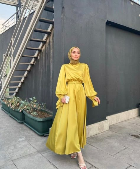 Simple Graduation Dresses, Eid Outfits Modern, Silk Abaya, Outfit Hijab Ideas, Hijabi Gowns, Mustard Outfits, Silk Dresses Outfit, Yellow Dress Outfit, Hijabi Dresses