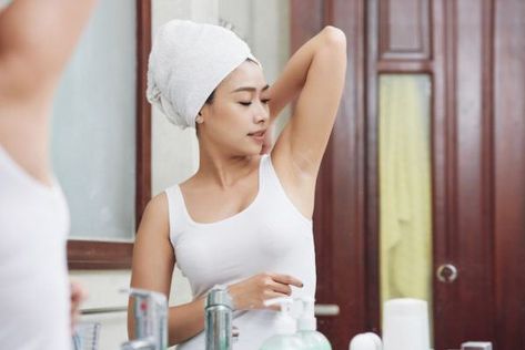 This derm-approved trick lets you try natural deodorant *without* soaked underarms Ingrown Hair Armpit, Detox Your Armpits, Armpit Rash, Ingrown Hair Remedies, Bump Hairstyles, Ingrown Hair Removal, Dark Armpits, Underarm Odor, Underarm Whitening