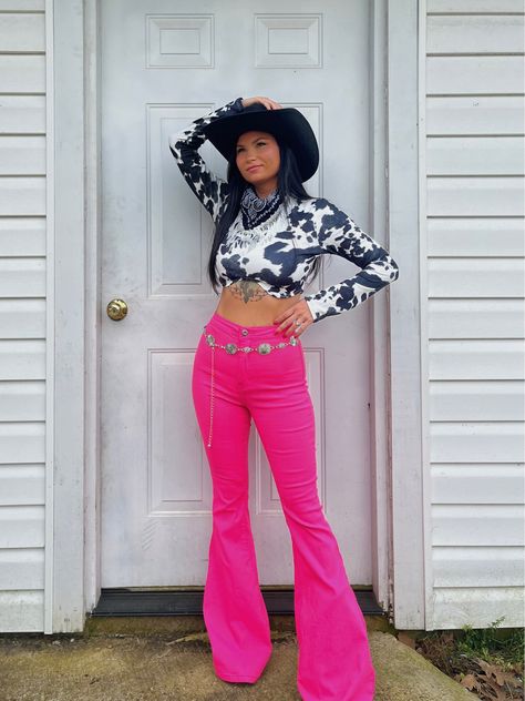 Pink And Cow Print Outfit, Pink Cow Print Outfit, Pink Disco Cowgirl Outfit, Bay Outfit, Ootd Vaquero, Athena Lee, Cow Print Outfit, Nashville Cowgirl, Cow Print Birthday