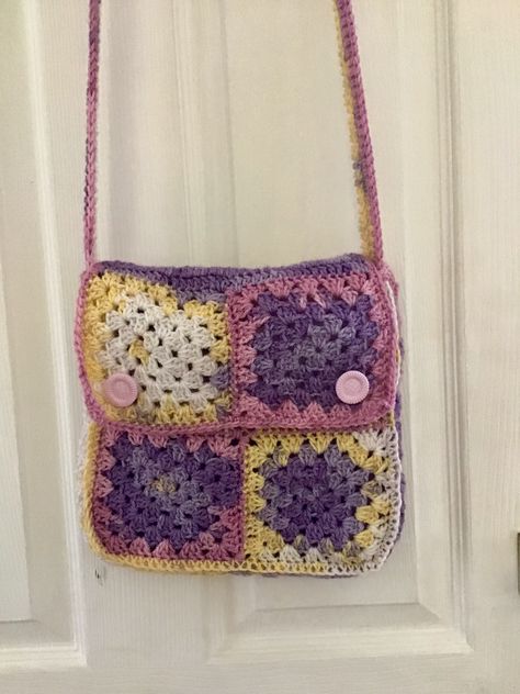 Granny square satchel, 25cmx25cm, made by Mags Kingwell. Granny Square Satchel, Crochet Satchel, Hanging By A Thread, Knit Projects, Crochet Granny Square, Craft Stuff, Crochet Granny, Fiber Arts, Cute Crochet