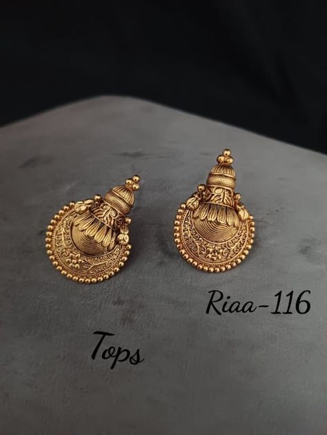 Gold Earing Tops Design New, 22k Gold Earrings New Design, Beautiful Gold Earrings, Gold Ear Studs, Small Earrings Gold, 22k Gold Earrings, Gold Earrings Indian, Antique Gold Earrings, Earring Styles